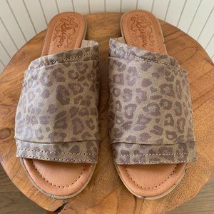 Sugar Womens Equal Ruched Slip On Slide Sandals